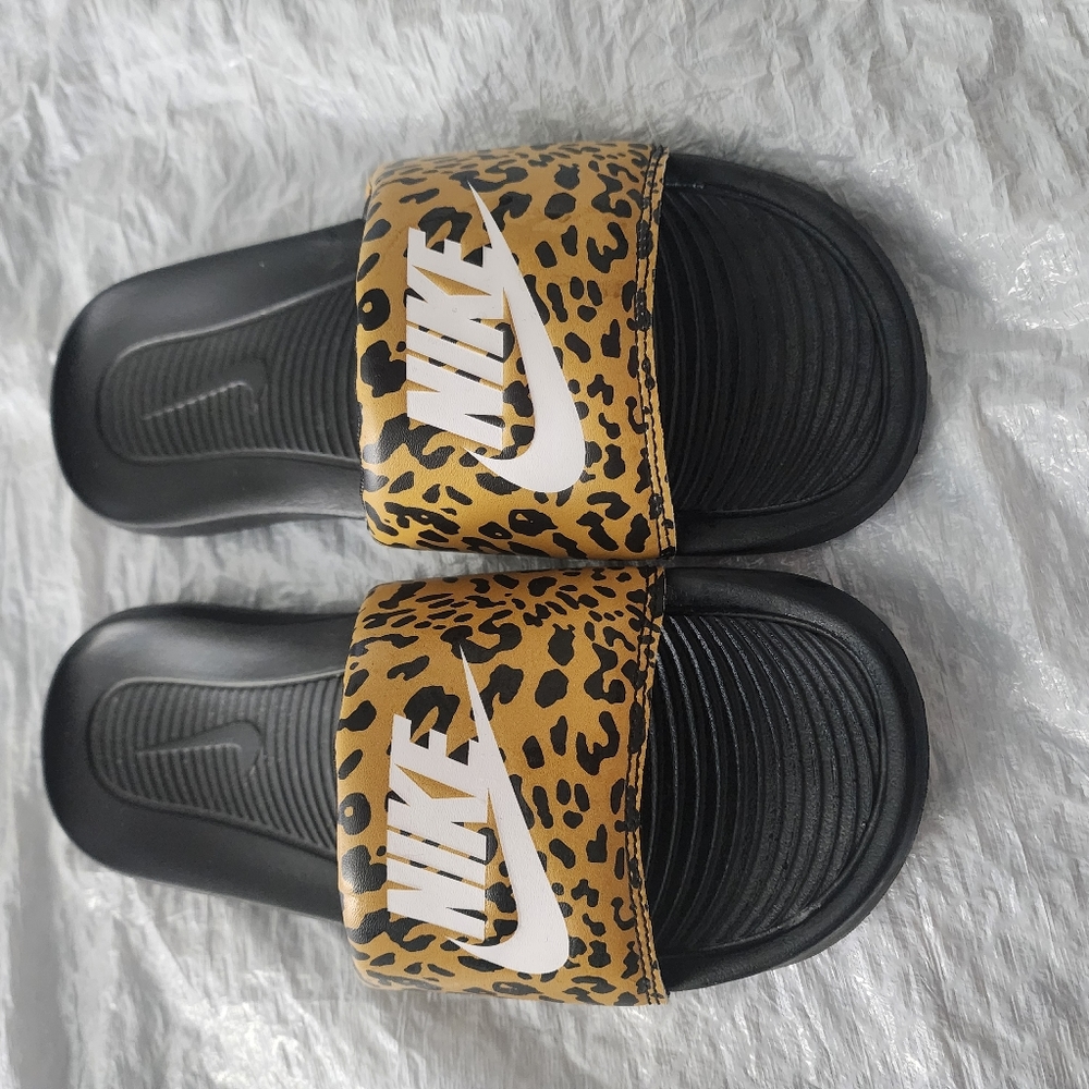 Leapord nike slides